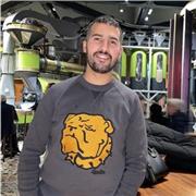 An Experienced fluent English speaker offering English lessons for kids and adults in Berlin and online.